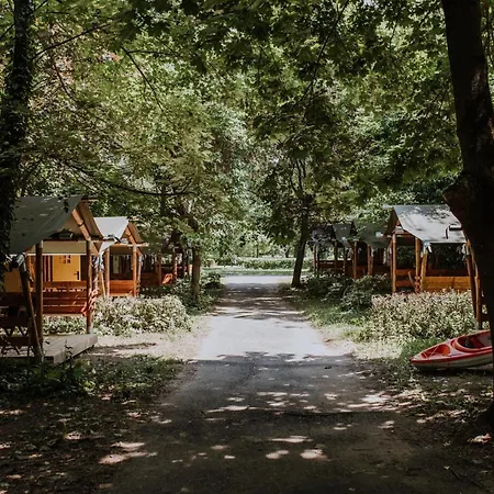 Siocamping Hazak Homes Campsite